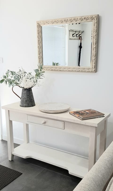 2 Bedrooms 
Griffith East Apartments