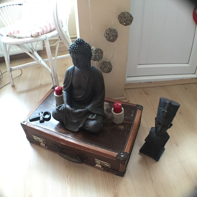 Lovely Buddha, Nefertiti and key of life
