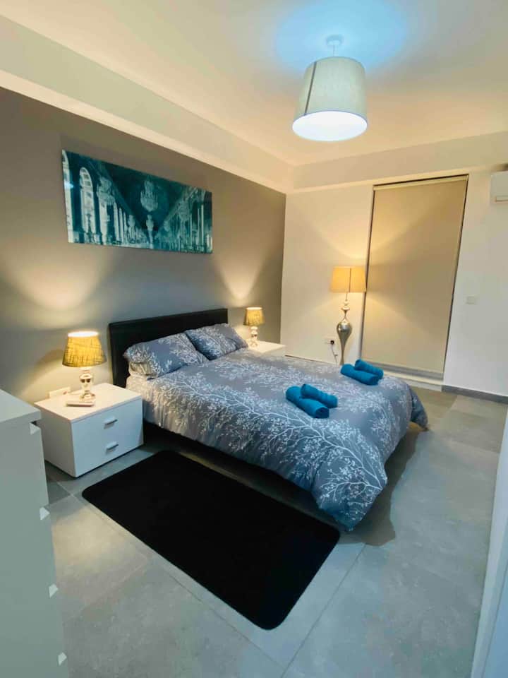 Apt 9 photo 4