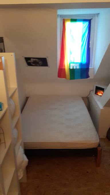 Fenster kann bei Bedarf noch verdunkelt werden.