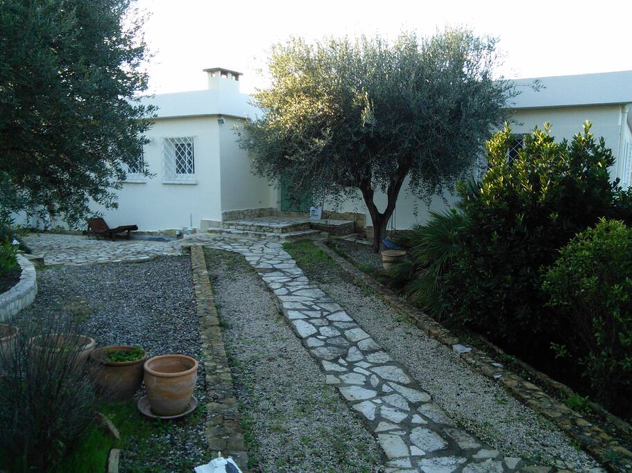 Entrée par jardin