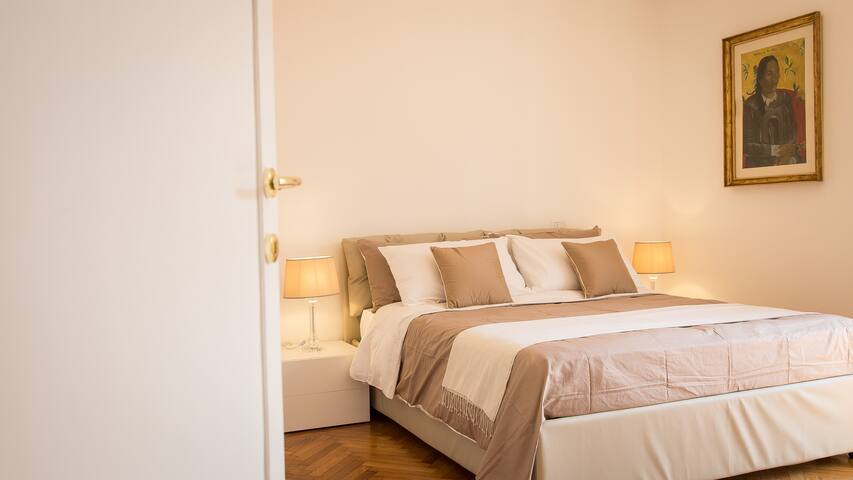 Rental In Rome – The Colosseum from your window! gallery image 4