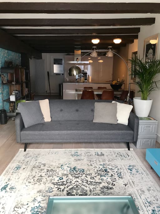 Karakteristieke woonkamer met origineel balkenplafond