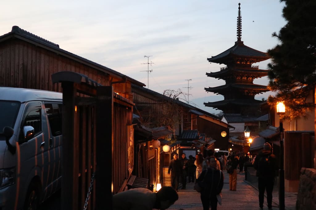 You can explore Gion area by walking from my apartment.