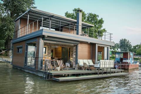 MARINER boathouse