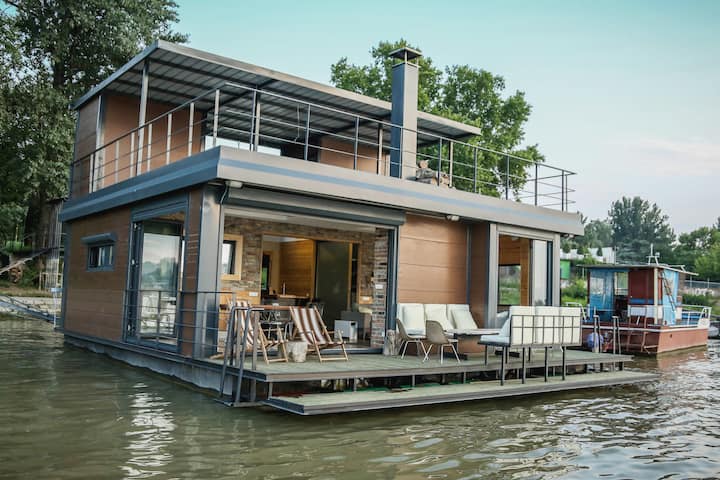 MARINER boathouse