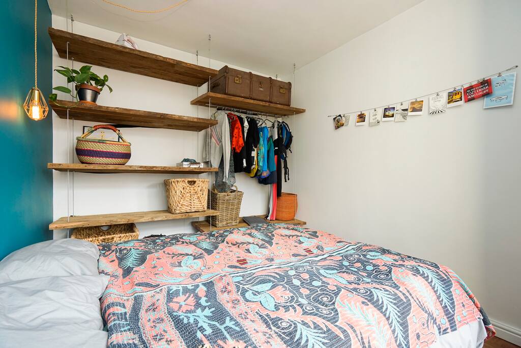 Built-in wardrobe to stow your suitcase