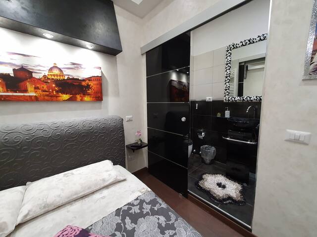 Chic Apartment Near St. Peter’s Square gallery image 4