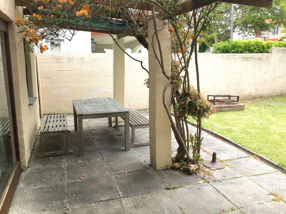 Outside table & braai (BBQ) area in the front garden - with great mountain views