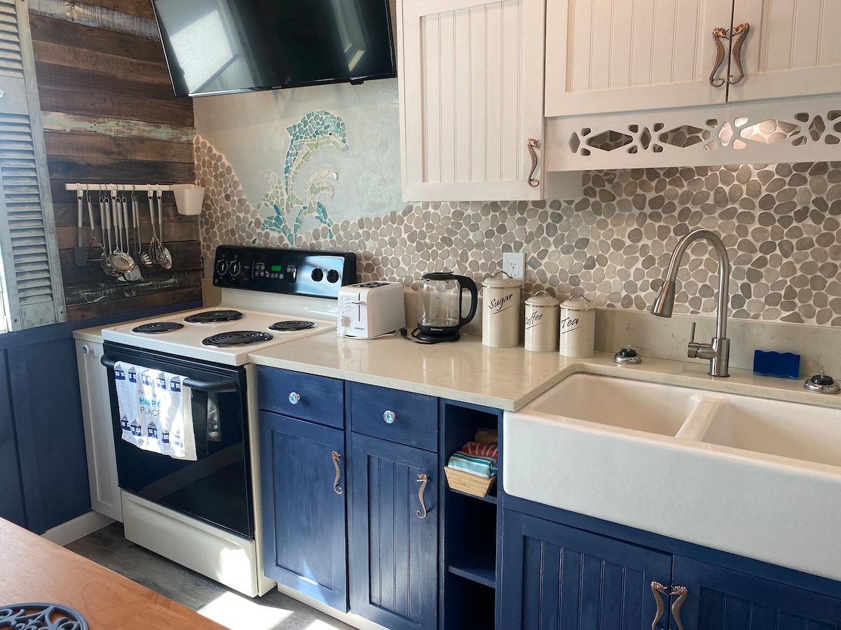 Cozy Retreat, oversize pking, Jeep Beach Daytona