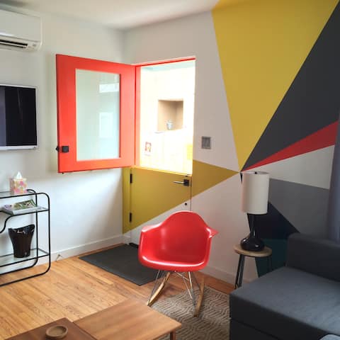 Popular Airbnb listing: 50 Steps to the Bay & 100 steps to the Ocean! in Mission Bay Park