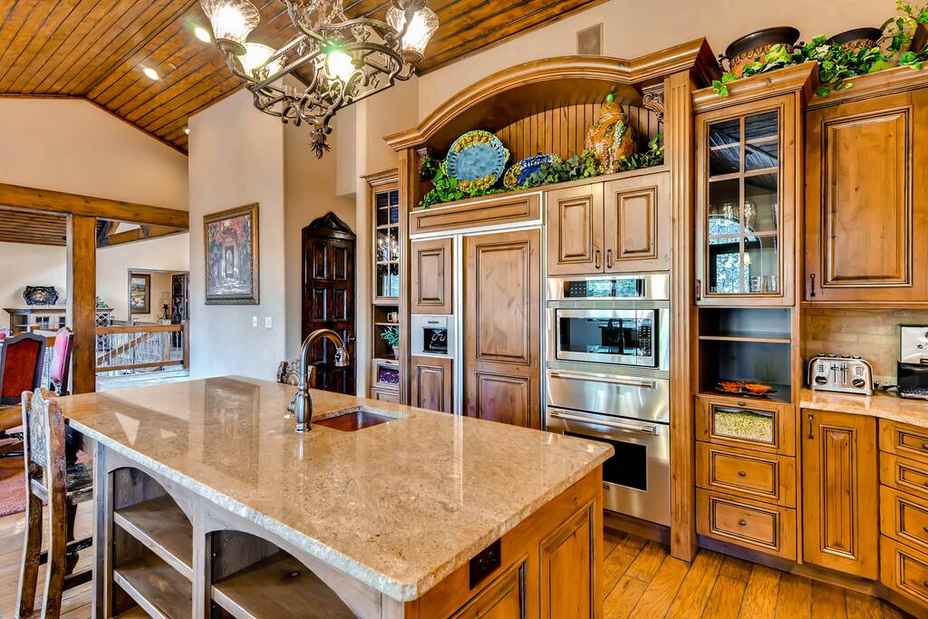 Featuring all high end appliances