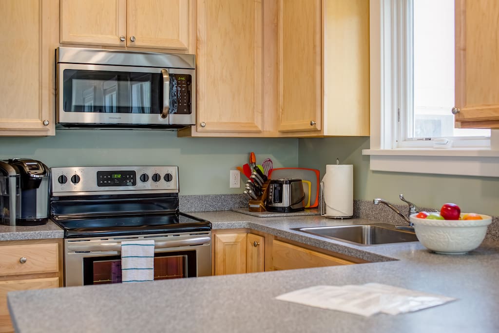 Large counter top space for preparing meals.