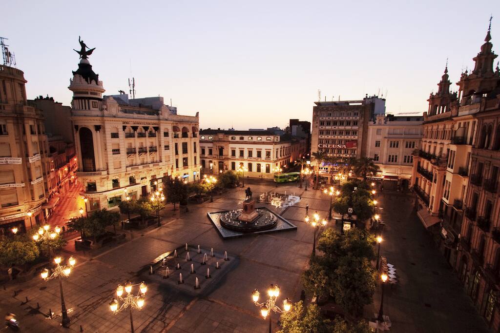 Plaza de las Tendillas (50 m desde apartamento)