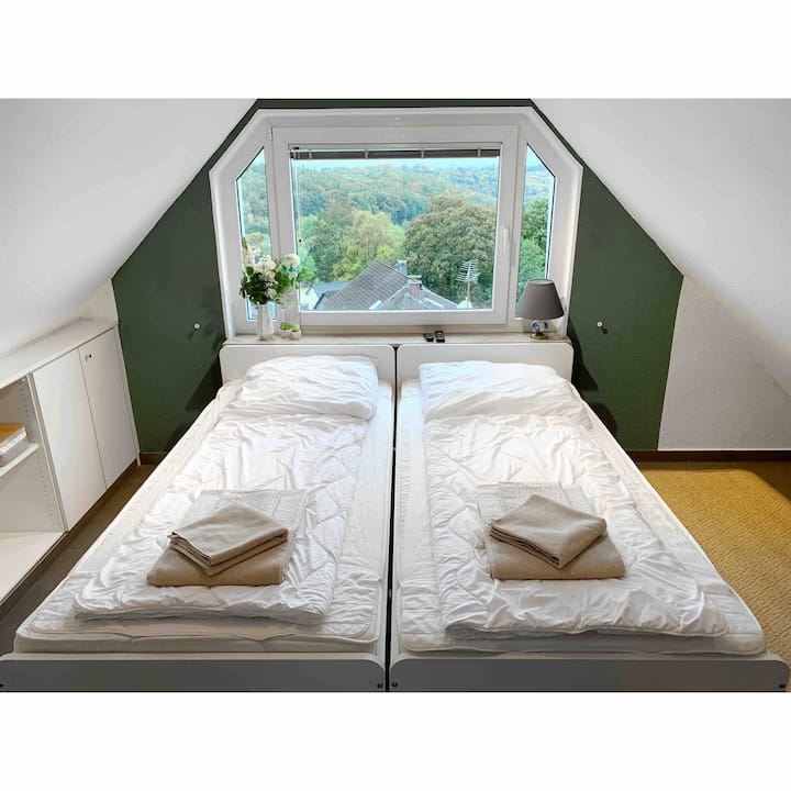 EXCLUSIVE | Top Floor near HBF Main Station for 4
