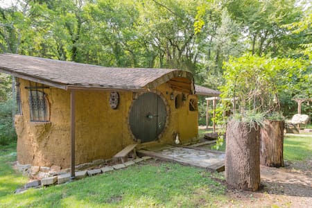 ✨ SECLUDED ON LAND! The Hobbit House