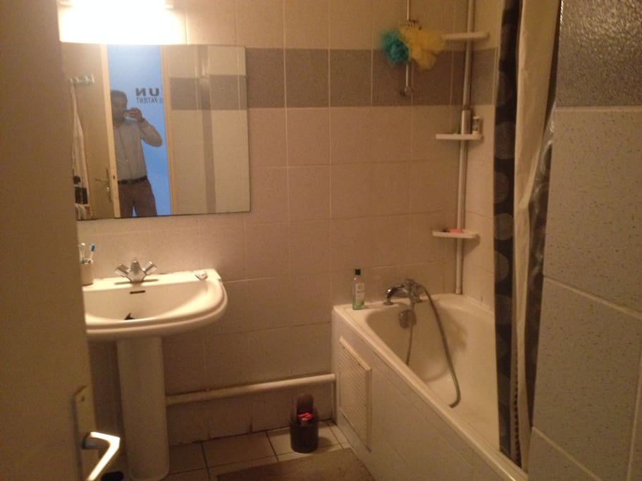baignoire et toilette indépendante