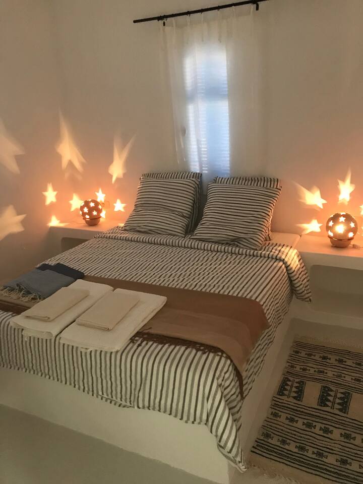 Bedroom 3
quiet, same level as bedroom 1 and 2
Shutters and storage