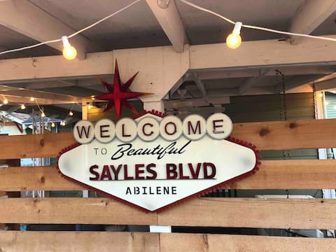 Successful Airbnb property: Tiny House Loft on Sayles in Abilene