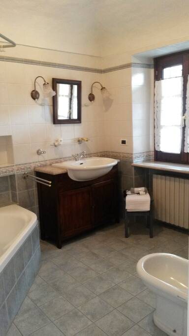 Bagno - con finestra sul terrazzo, ingresso su un disimpegno