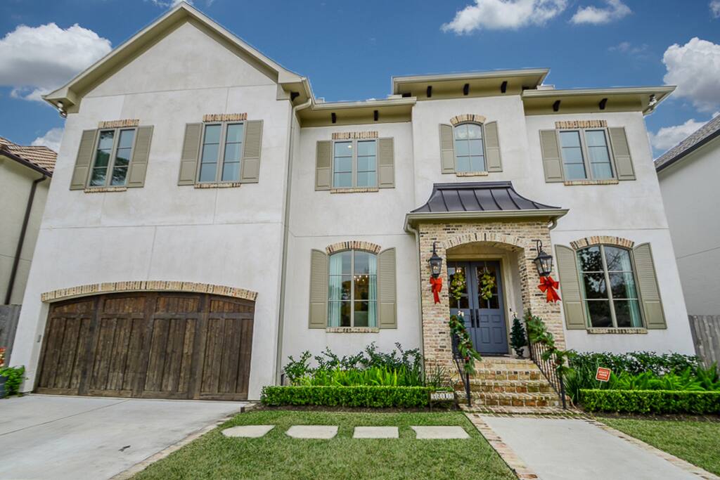 This custom-built home was honored to be in the 2014 Bellaire Showcase Home Show.