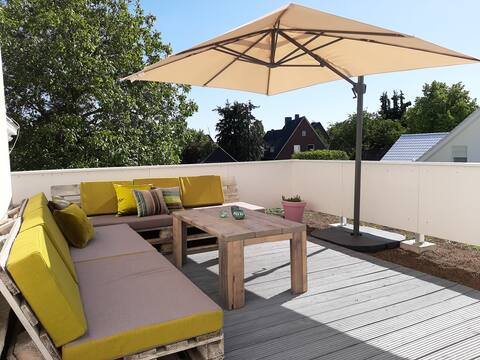 Dream apartment 2nd floor with old belly arms in a great location.