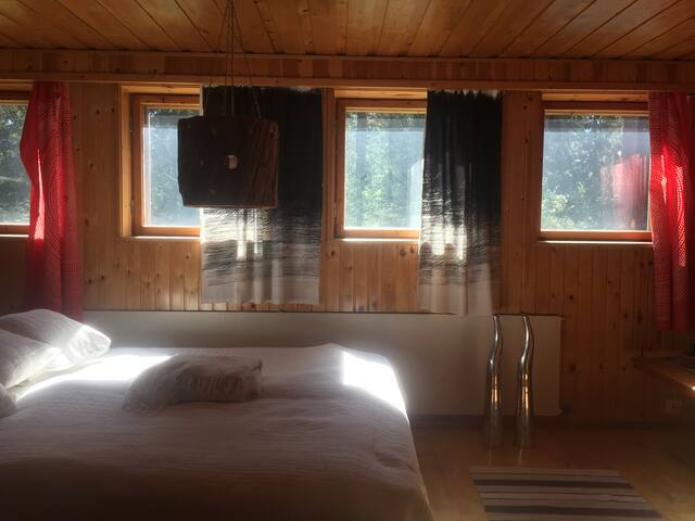 Guest suite with fire, sauna, garden
& terrace