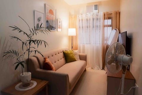 Kaizen (1 BR Condo near Oakridge w/ Fast WI-FI)