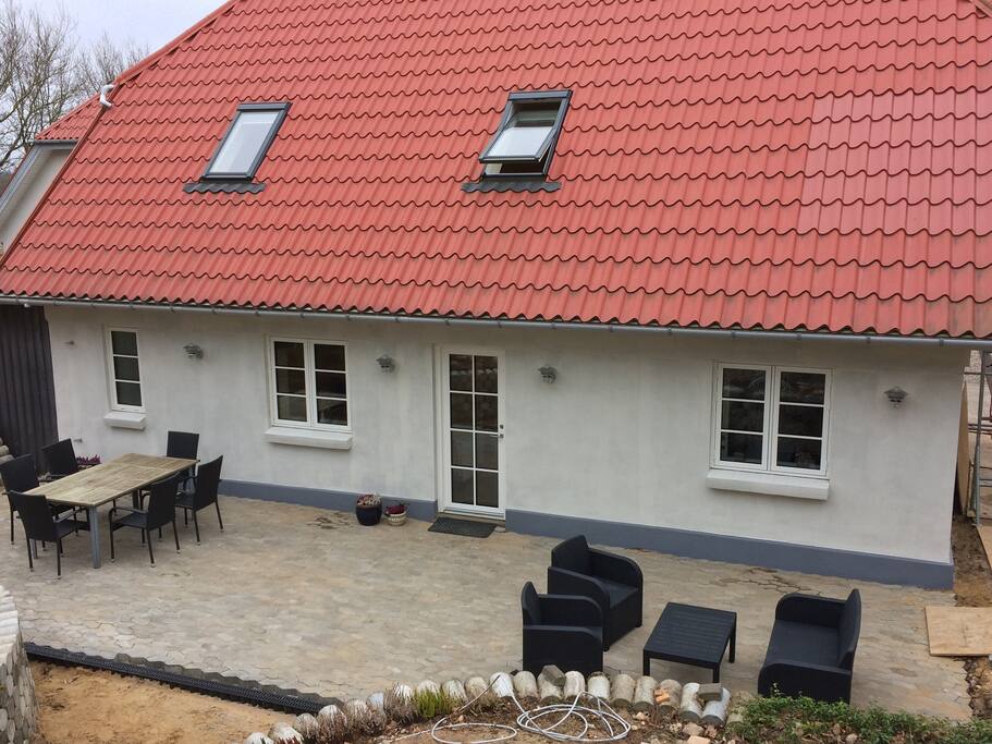 The room is situated in a countryhouse with 3 rooms which share kitchen and diningroom.
