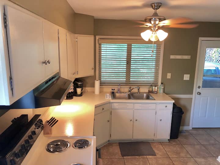 The Mayor's Cottage London KY Cottages for Rent in London, Kentucky