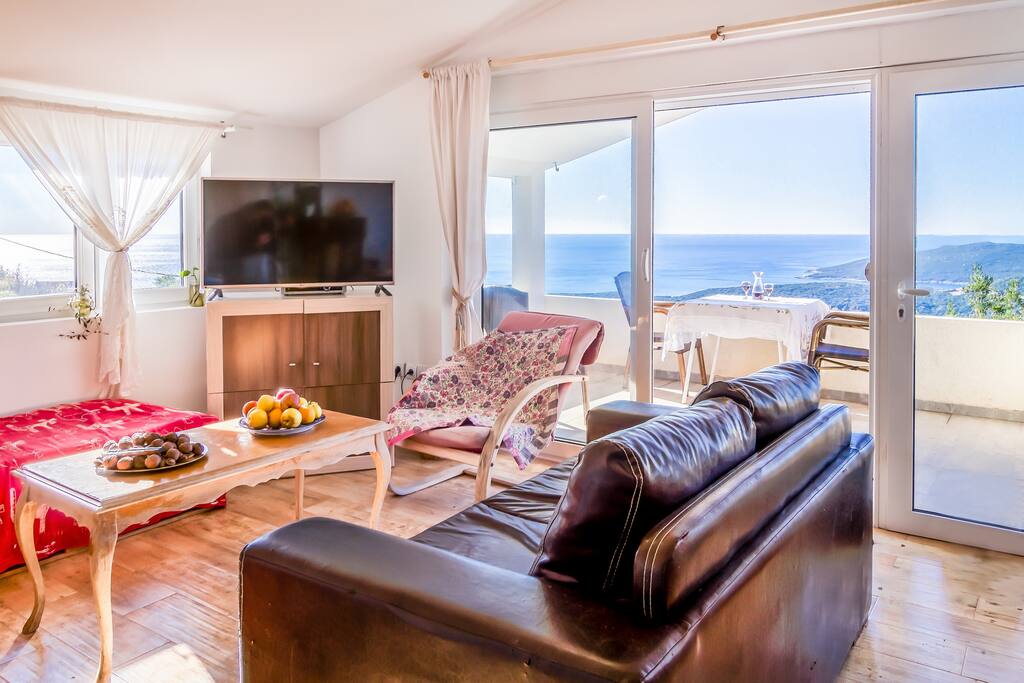 Living room, Sea Vew