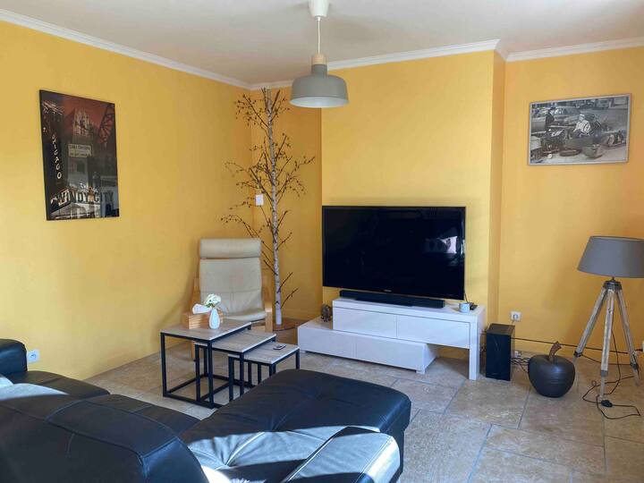 ห้องนั่งเล่นขนาดใหญ่