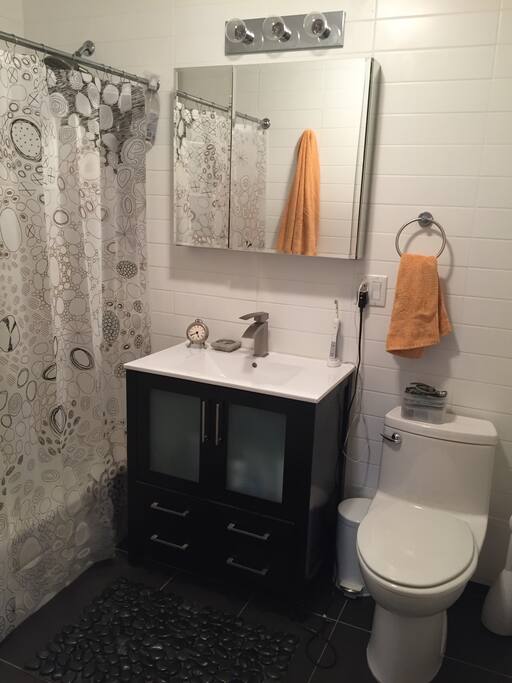 bright clean bathroom with great water pressure