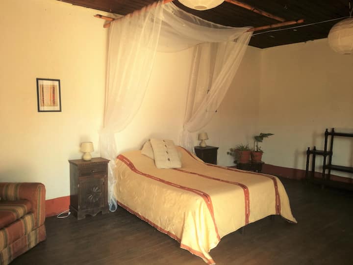 ´Cala´ -Spacious colonial room