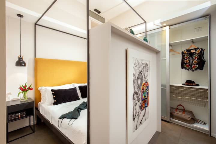 dhomë gjumi dhe gardërobë e rehatshme