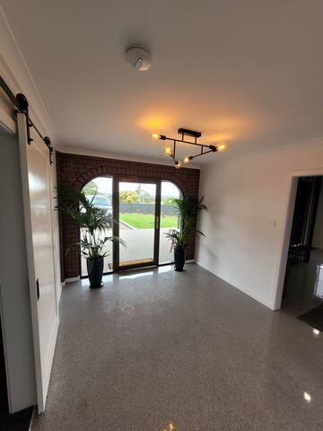 Albany Hillview. Views of ocean, harbour and range gallery image 3