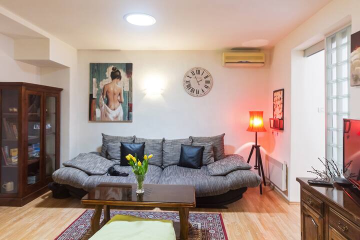 Flower Square Central Apartment