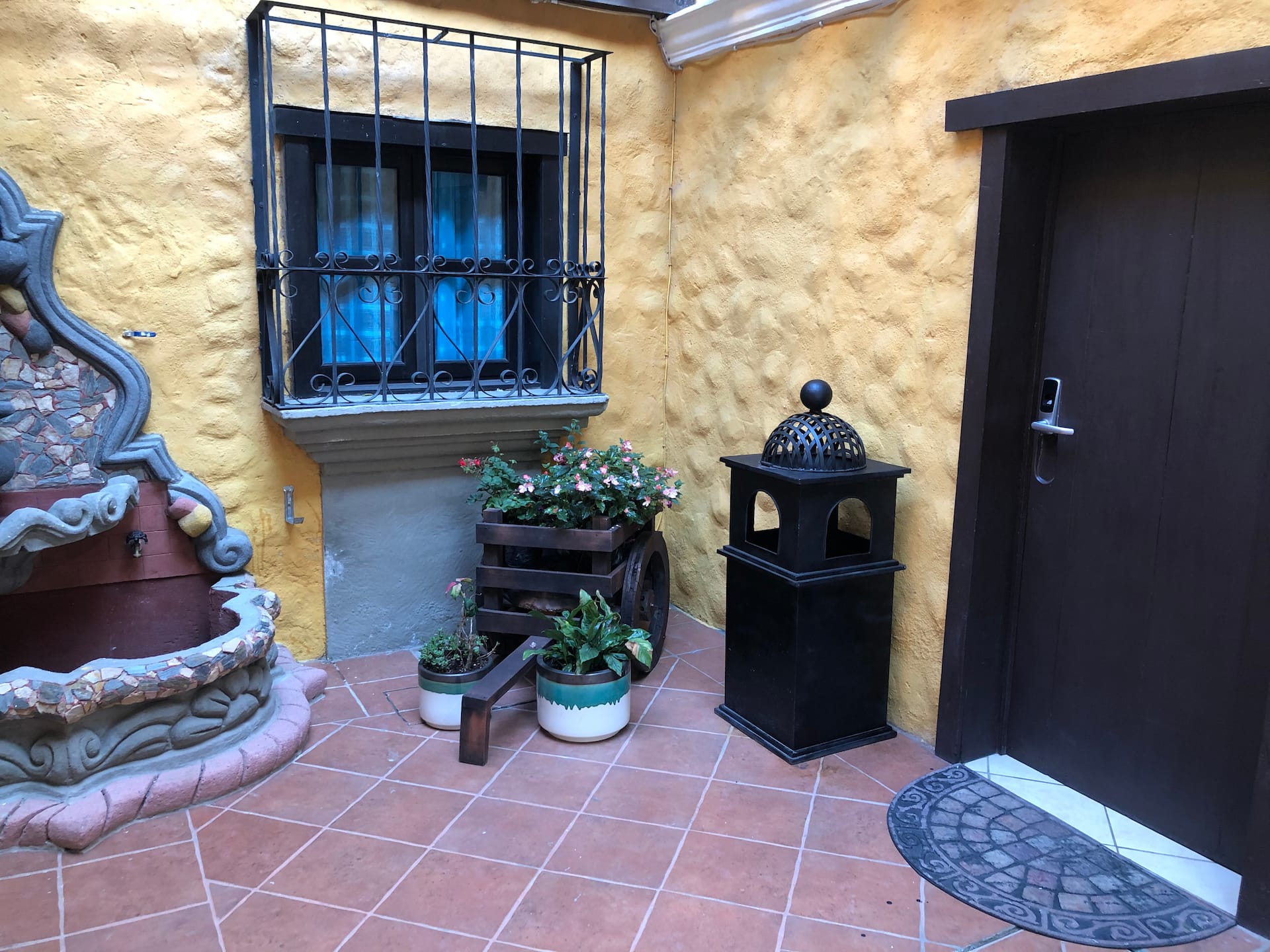 Large 3-bedroom apartment, independent access