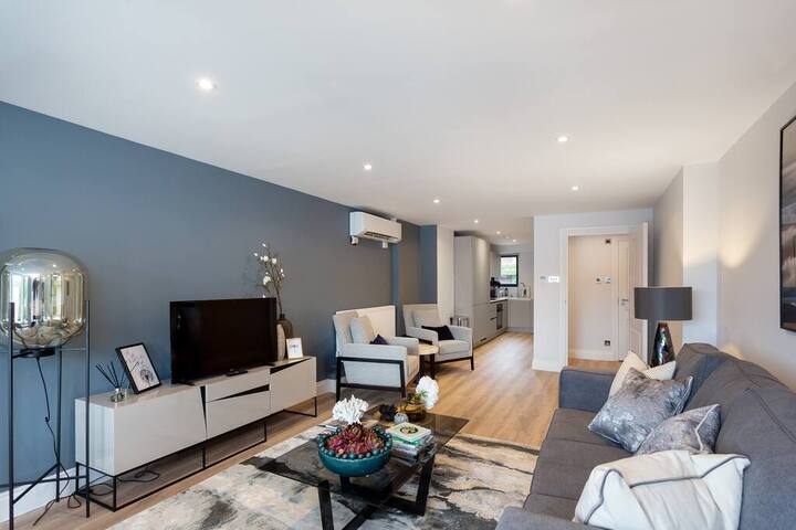 Elegant 3BD Apartment in Earls Court