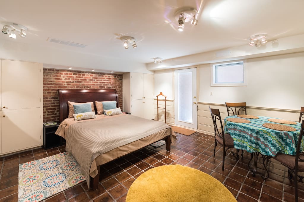 Embassy Row English Basement Apartment - 워싱턴의 타운하우스에서 살아보기, 워싱턴 D.C.(District of Columbia), 미국