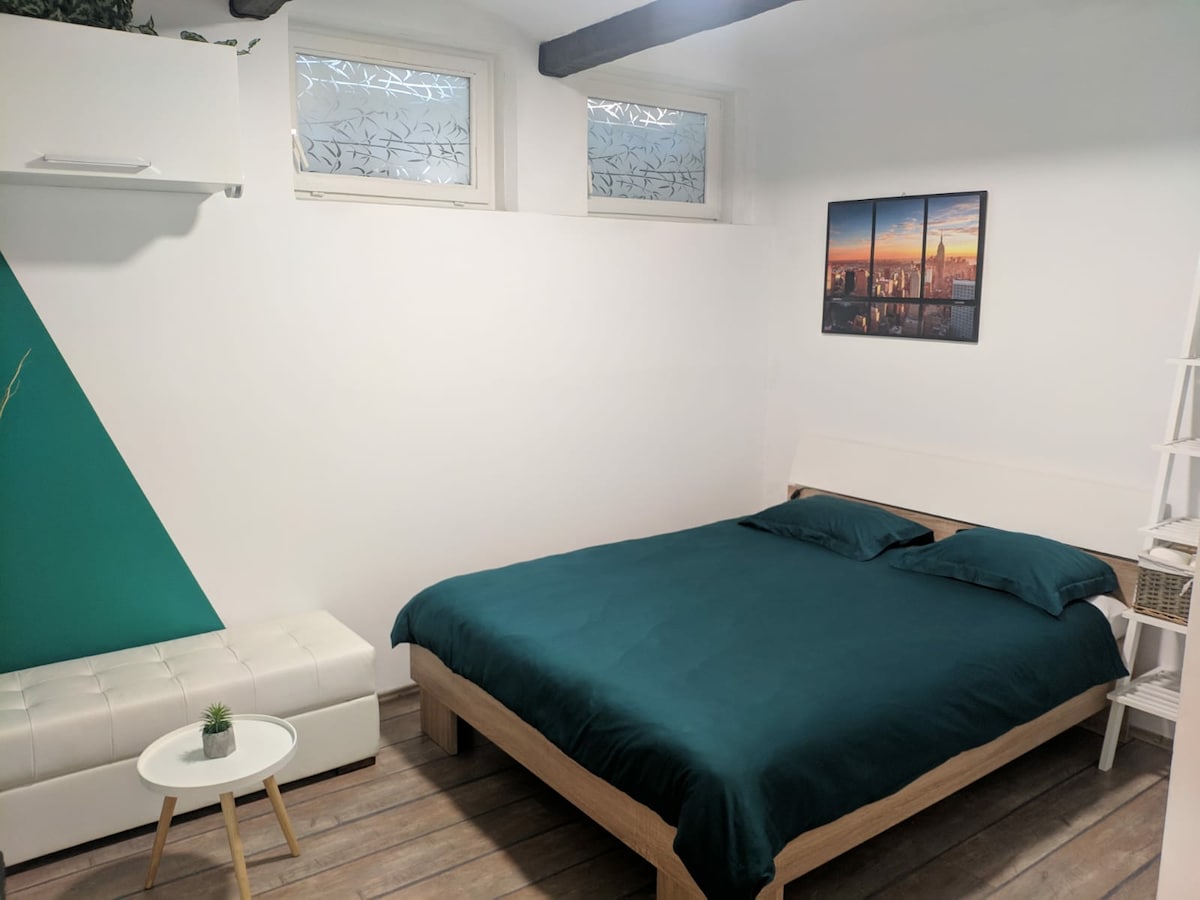 רעננו קצת את הסטודיו.

עיצבנו את הקיר היצירתי הזה, קנינו לכם סדינים חדשים ומסוגננים. אנחנו מקווים שתאהבו את זה ☺️