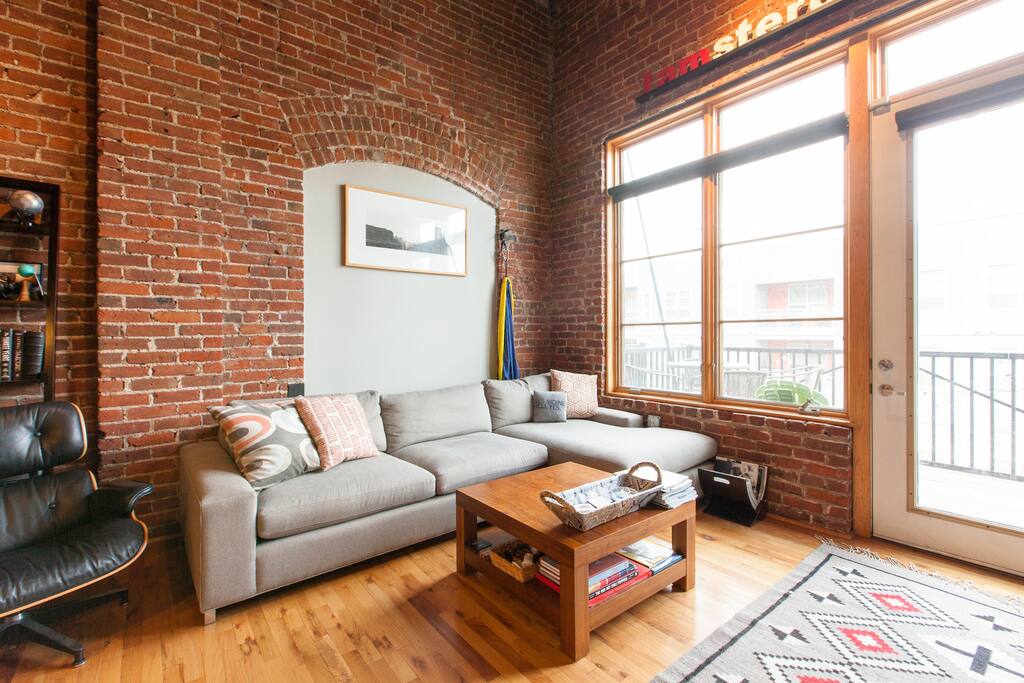 Spacious living room