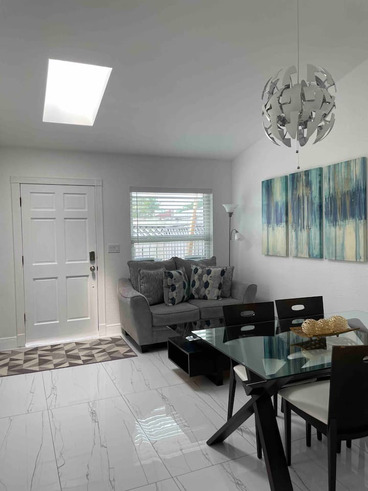 Wonderful Home In The Heart Of Wellington - Royal Palm Beach, FL