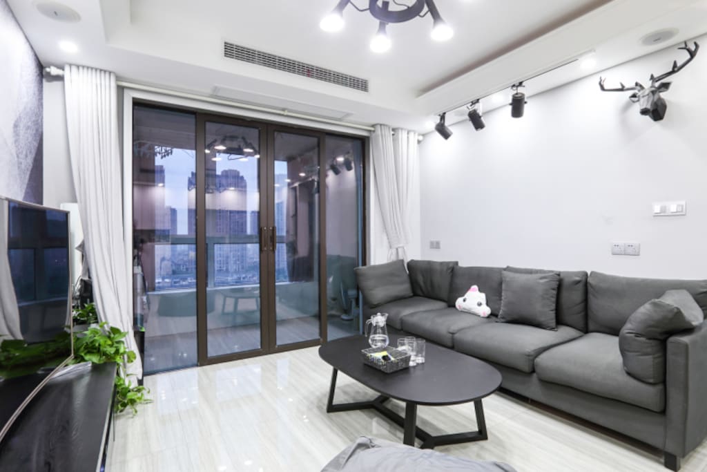 现代黑白灰客厅
Living Room