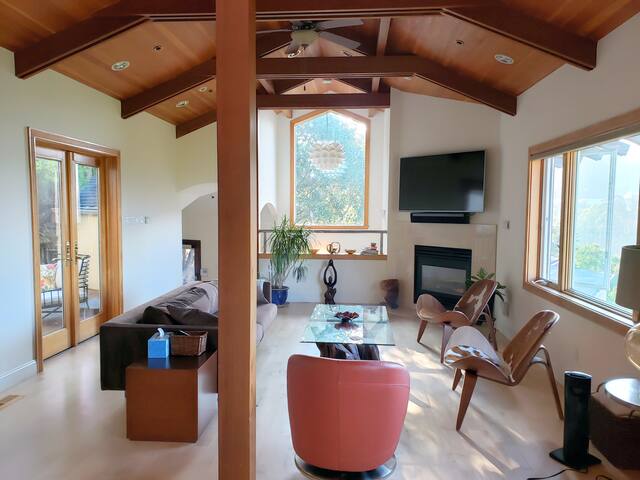 CHIC & EXCLUSIVE HOME IN PRIVATE TRANQUIL SETTING gallery image 5