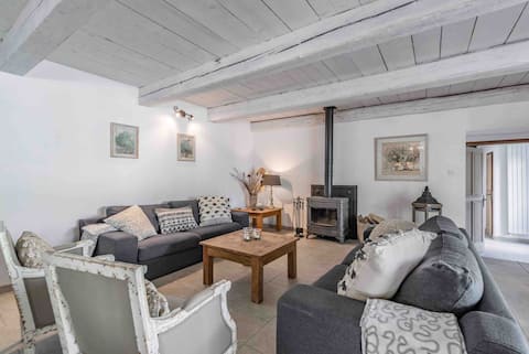 Airbnb performant: Large (150m2) luxury 5* house on Domaine with pool à L'isle Sur La Sorgue