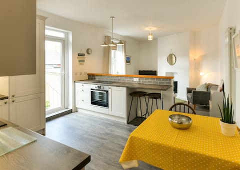 Helen’s Place, Central Whitley Bay