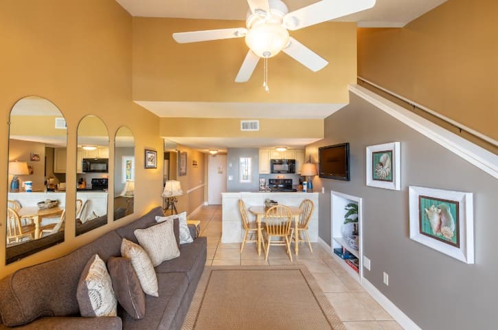 Sugar Beach 379! Beach, 4 Pools and Sunset View!