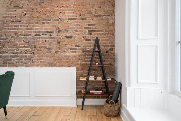 Chic & Spacious Plateau Hideaway – Sleeps 4+ gallery image 5