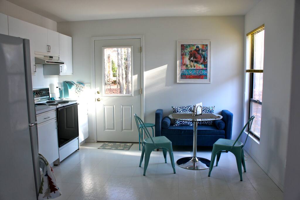 Eat-in kitchen